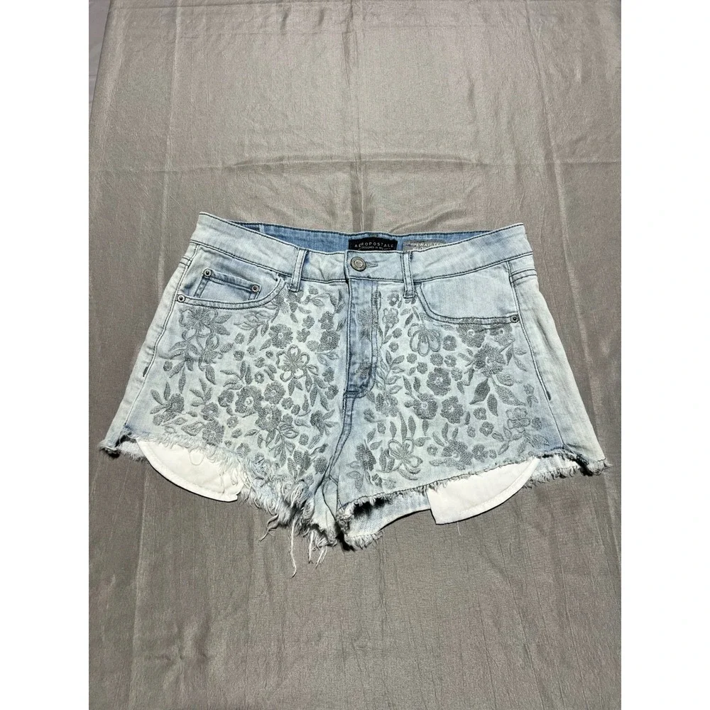 Aeropostale High Waisted Shorty Light Wash Floral Embroidered Denim Shorts 10